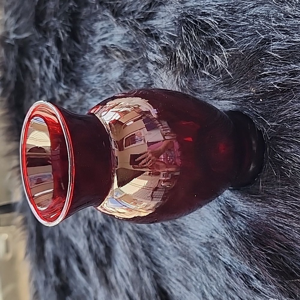 VINTAGE RUBY RED VASE. VERY BEAUTIFUL! - Picture 1 of 5